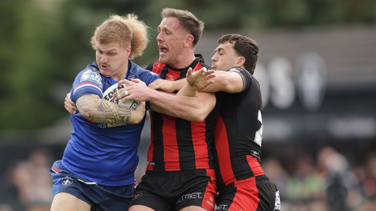 It was a back-and-forth contest as both sides showed their physicality 