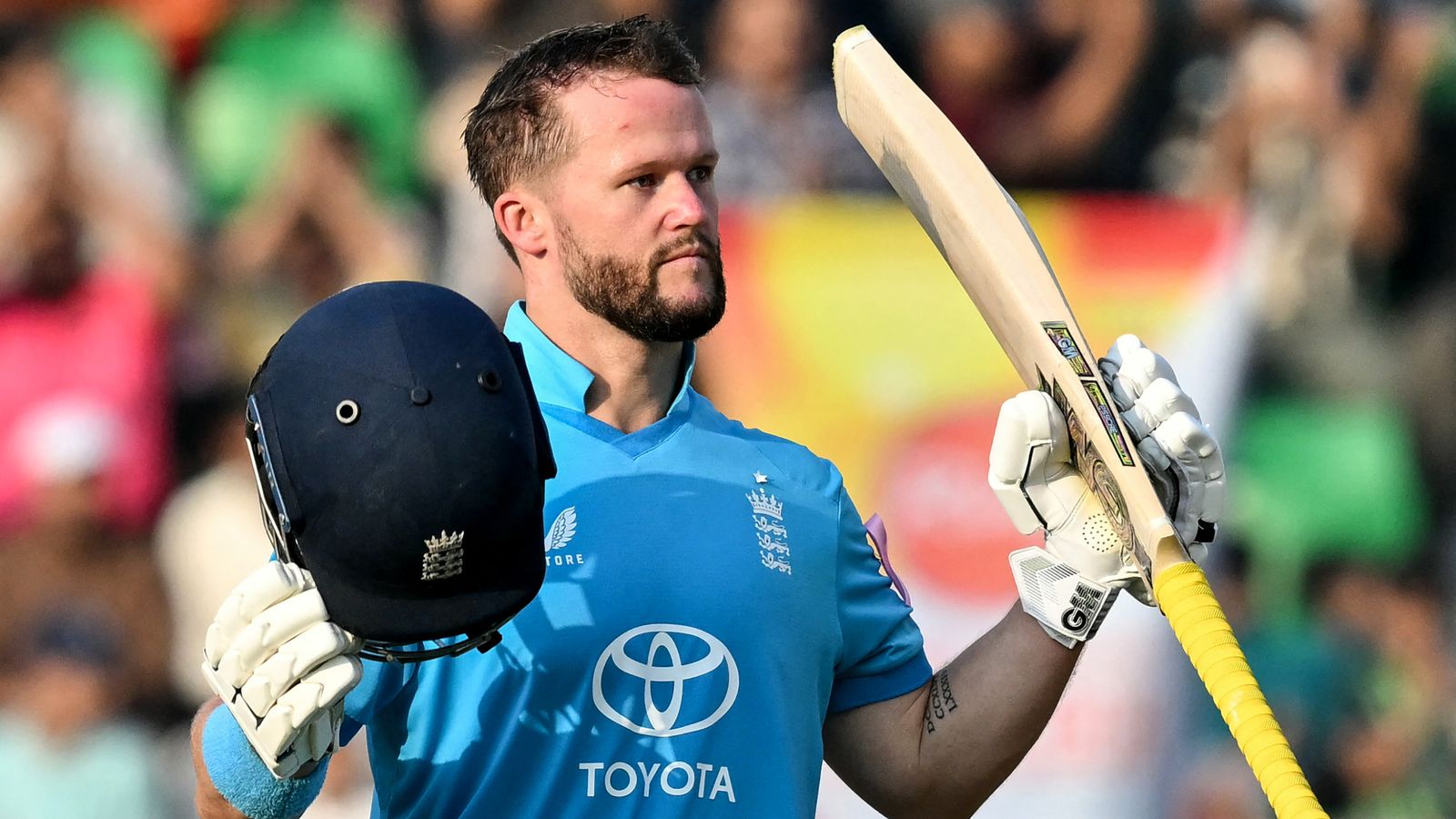 England crumble to 241 all out despite Duckett century vs Pakistan LIVE!