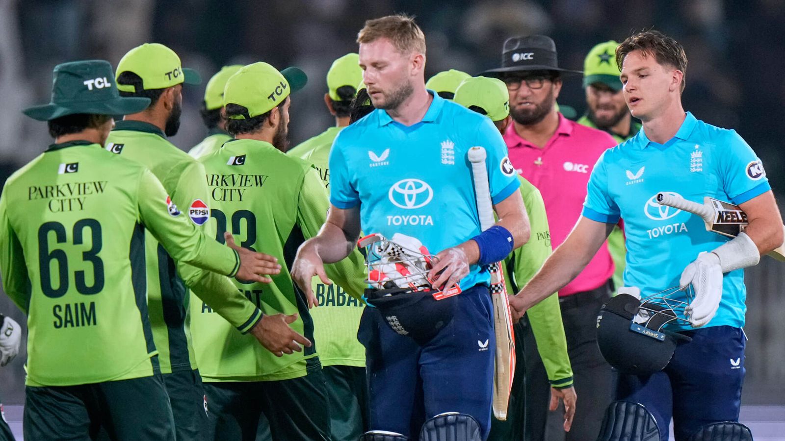 'Appalling' batting and 'wickets in clumps' leave England with ODI setback