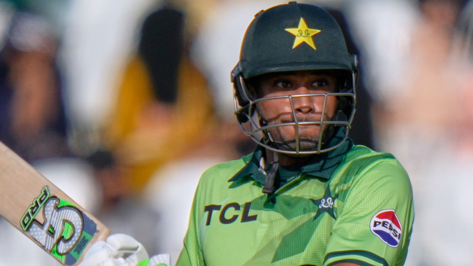 Nawaz takes Pakistan past 200 after early England wickets LIVE!