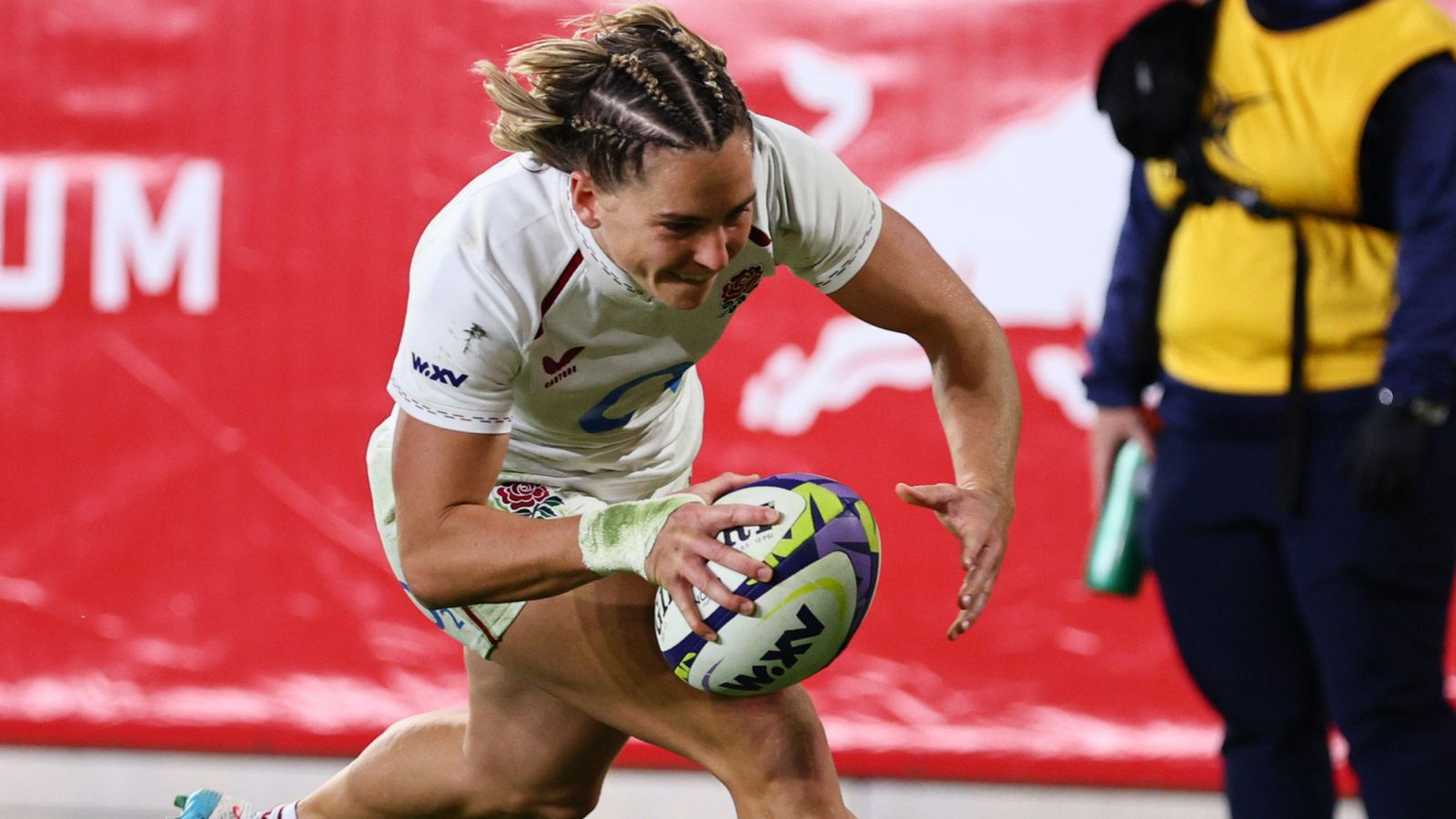 Moloney-MacDonald stars as Red Roses return to winning ways with USA thrashing