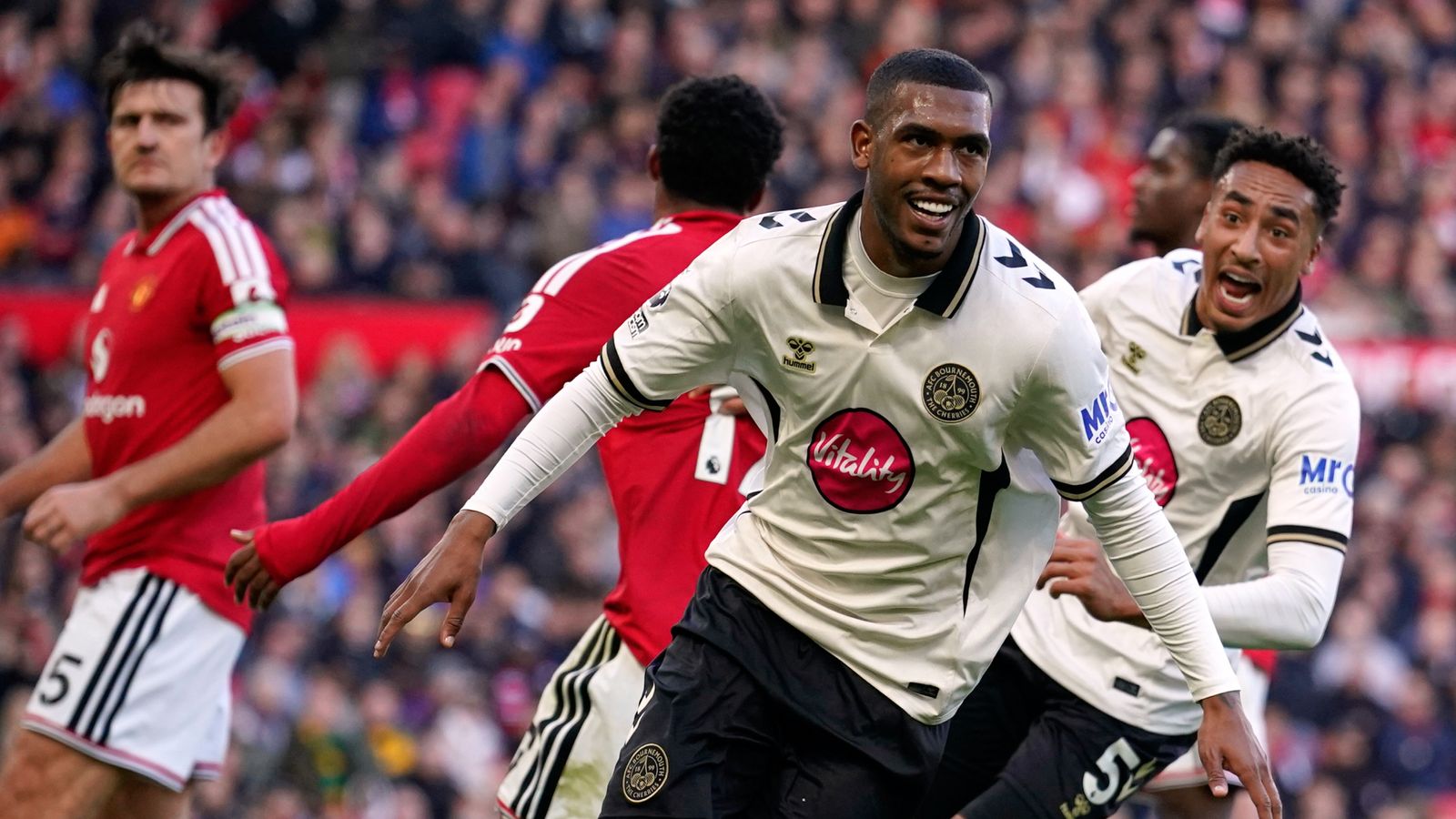 Carrick drops Fernandes only to see Man Utd humbled by Bournemouth