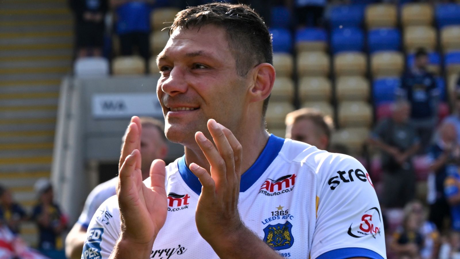 Leeds legend Hall ends 20-year career