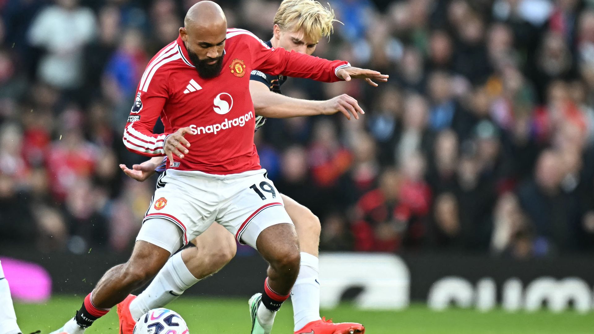 Solanke spurns big chance for Spurs at Man Utd LIVE!