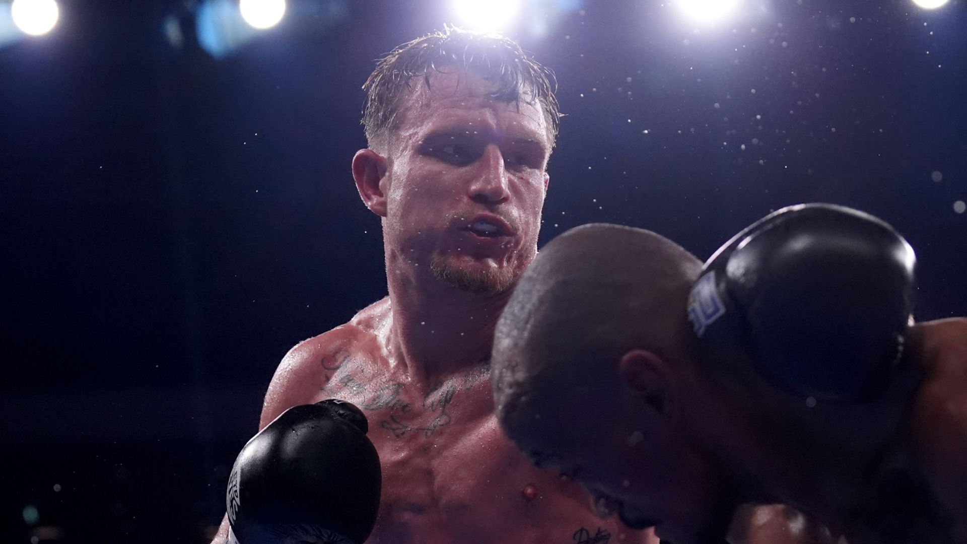 Smith, WBC unvanını korumak ve yenilmezliğini sürdürmek için nefes kesen maçta Puello'yu yendi