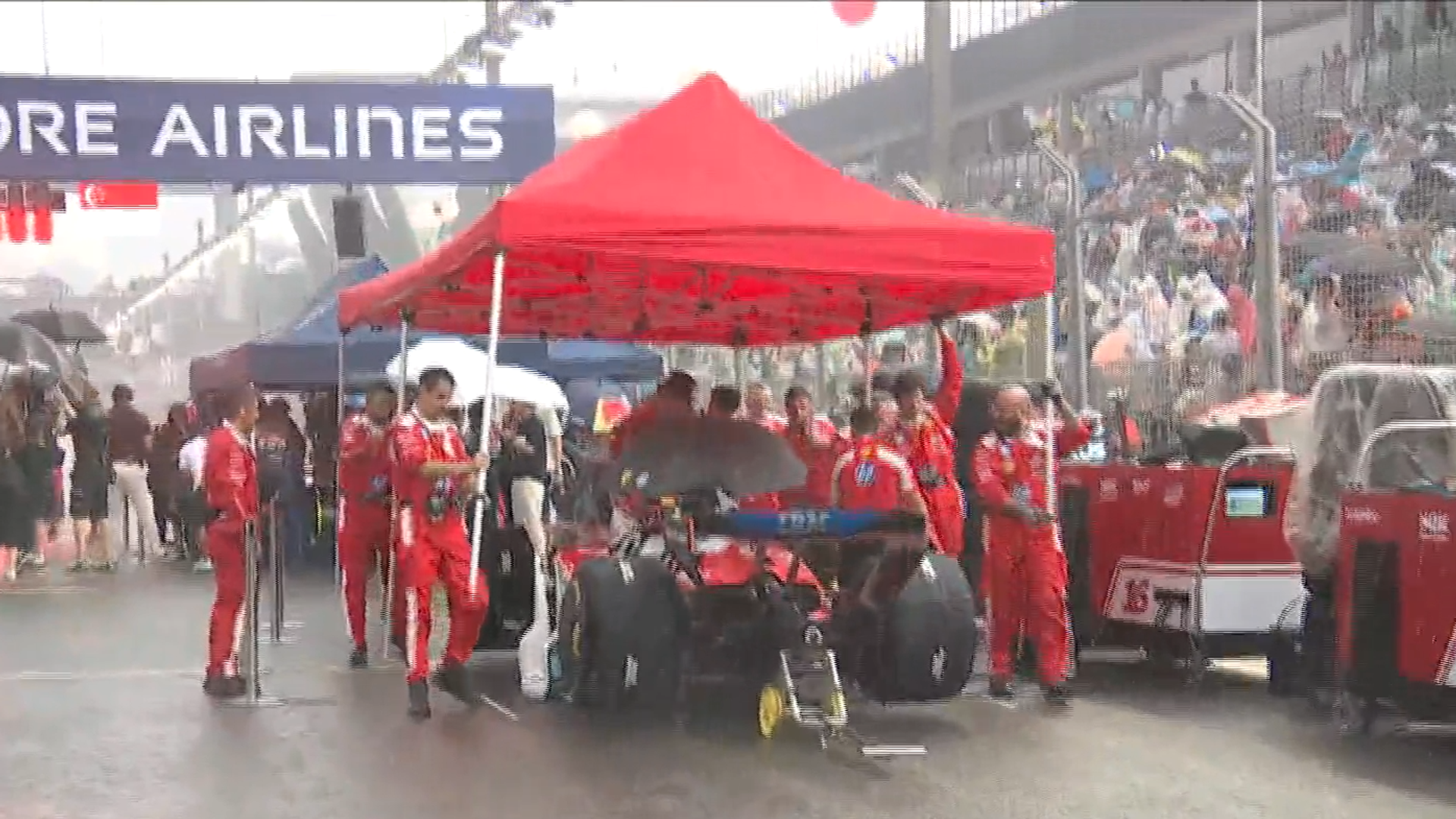Singapore GP Sprint: Start delayed due to torrential rain LIVE!