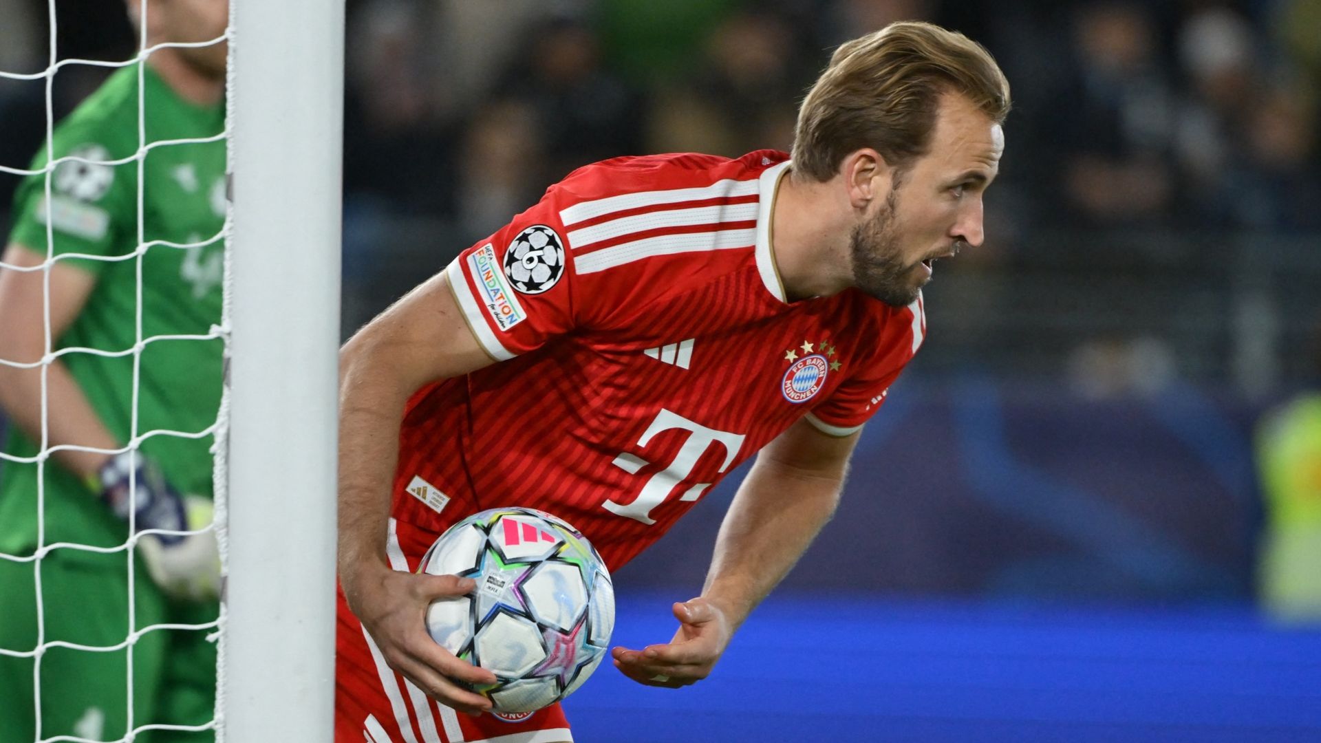 Kane leads Bayern comeback in draw against Viking as Gordon nets for Barca