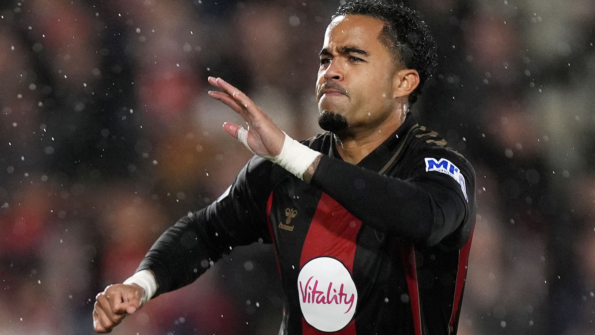 Bournemouth lead against AC Milan; Palace and Celtic in action LIVE!