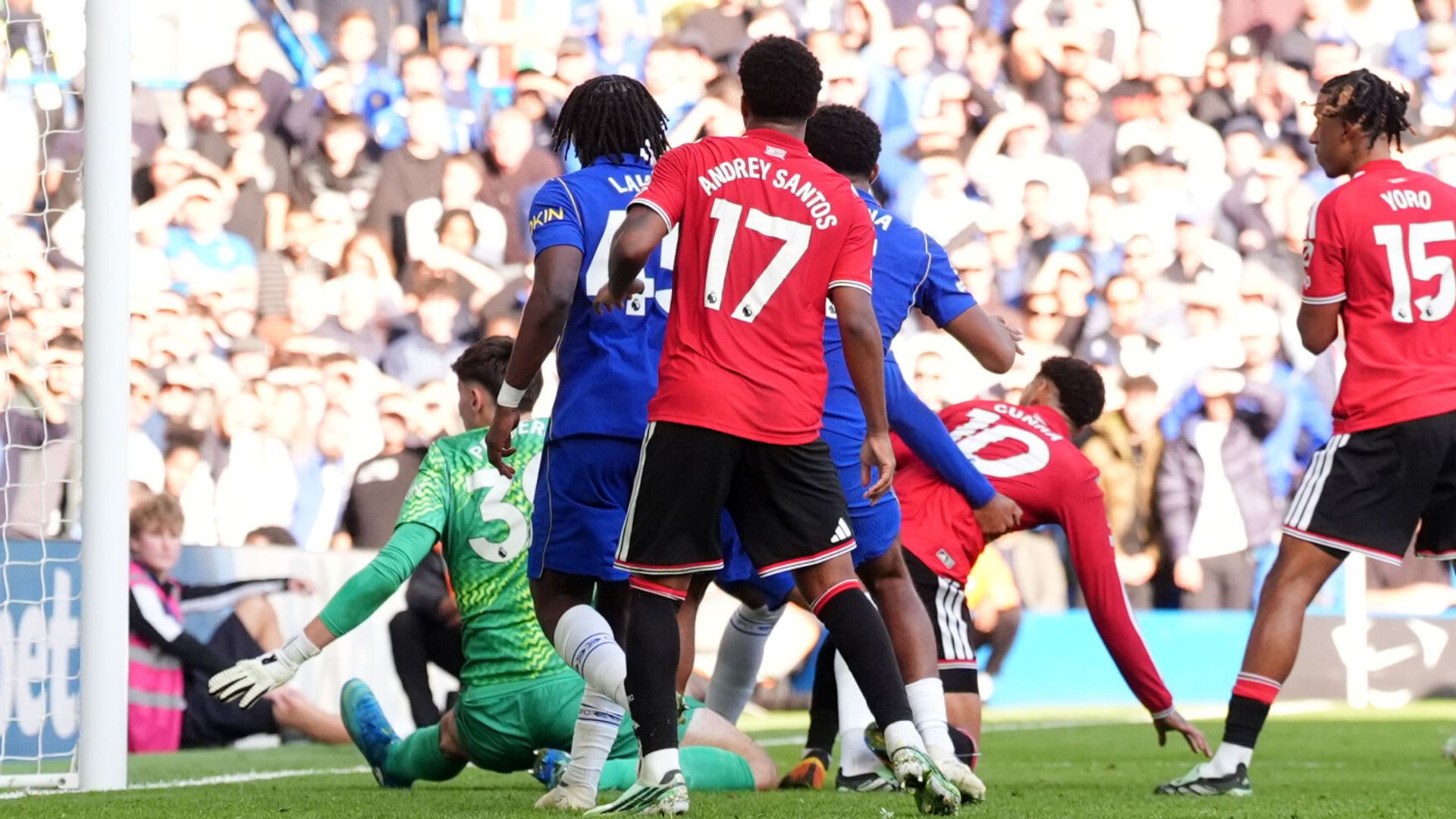 Man Utd pushing for opener against Chelsea LIVE!