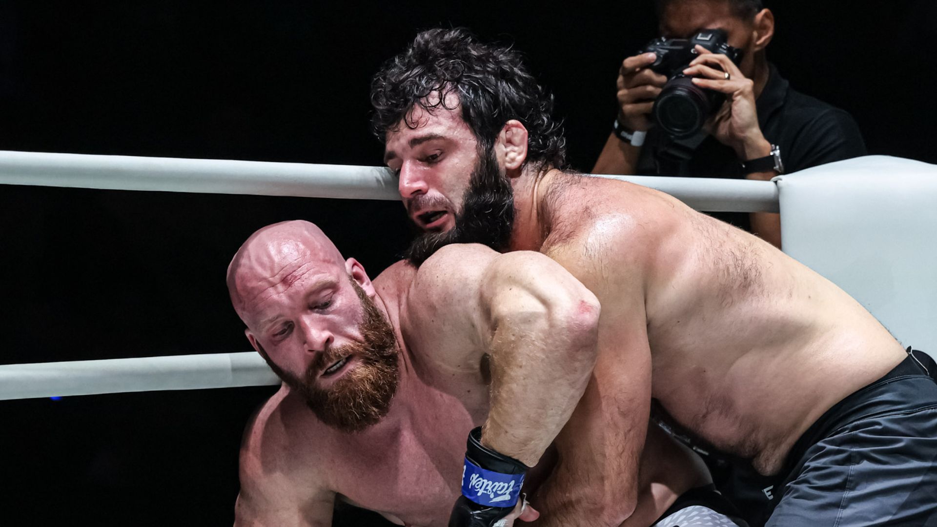 Erdogan ends Elliott’s title hopes with second-round submission