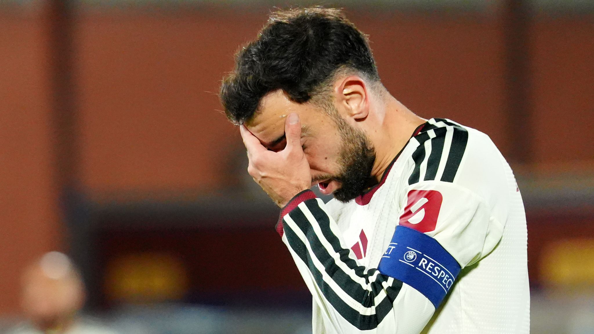 Man Utd legend slams Man Utd players as "babies" after humiliating Como defeat 3 skysports bruno fernandes man utd 7383397