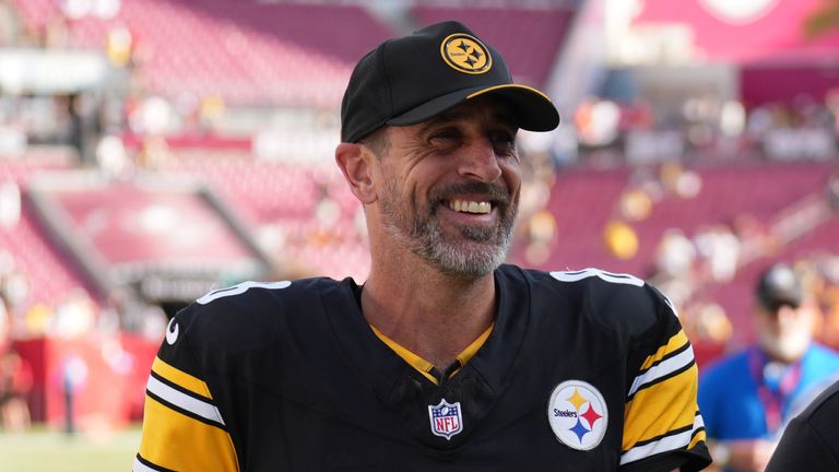Pittsburgh Steelers quarterback Aaron Rodgers 