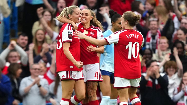 Alessia Russo celebrates putting Arsenal ahead again
