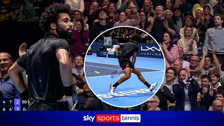 Arthur Fils hits tweener 