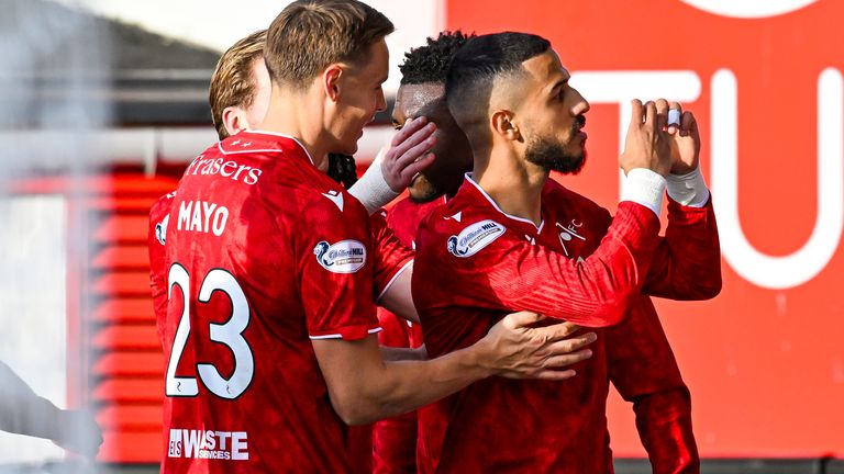 ABERDEEN, SCOTLAND - OCTOBER 17: Aberdeen's Ayoub Mouloua (R) celebrates scoring to make it 3-1 with teammates during a William Hill Premiership match between Aberdeen and St. Mirren at Pittodrie Stadium, on October 17, 2026, in Aberdeen, Scotland. (Photo by Rob Casey / SNS Group)