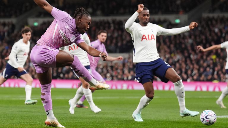 Coventry City's Brandon Thomas-Asante shoots against Spurs