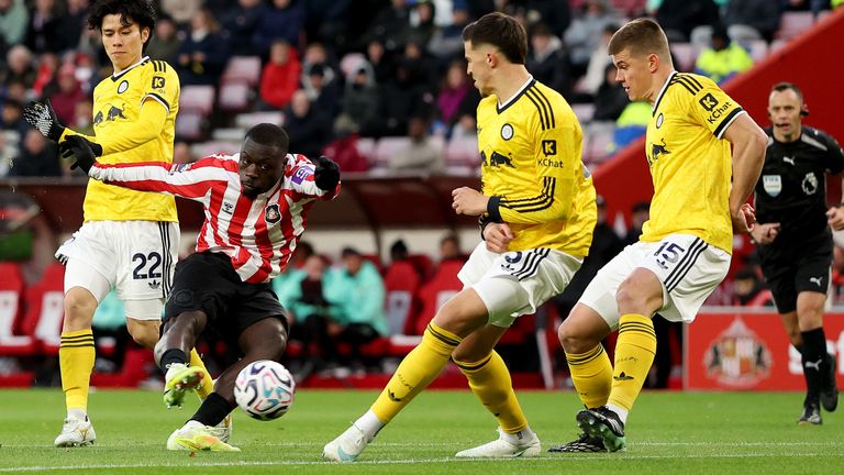 Brian Brobbey shoots at the Leeds goal