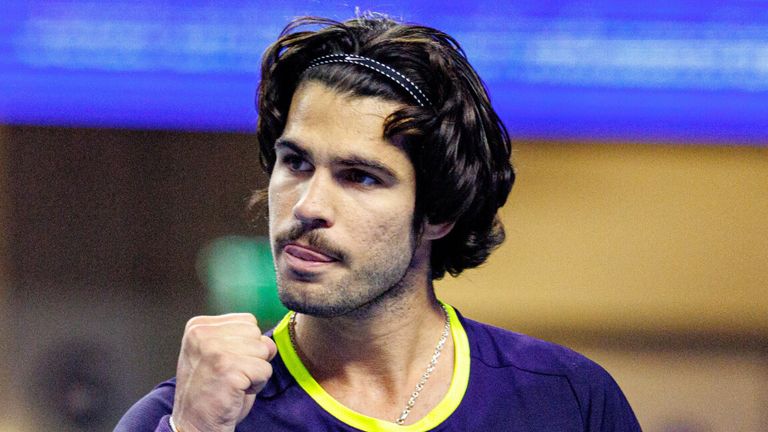 Carlos Alcaraz booked his place in the quarter-finals of the Vienna Open on Thursday