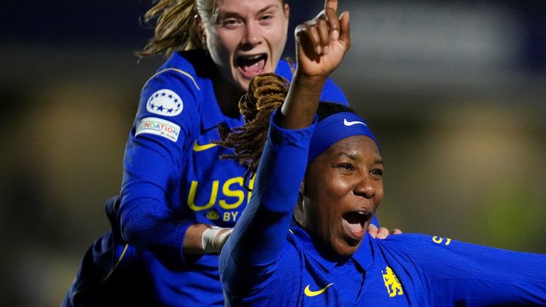 Kadeisha Buchanan scores Chelsea's second goal