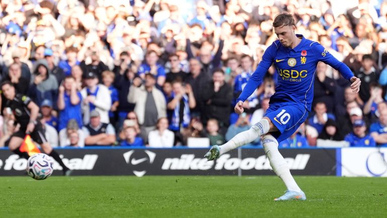 Cole Palmer doubles Chelsea's lead against Manchester United from the penalty spot