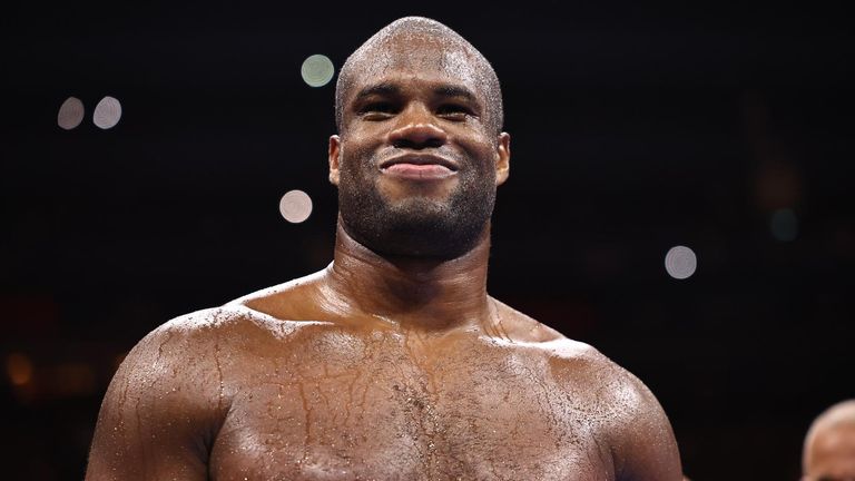 Daniel Dubois celebrates his victory.