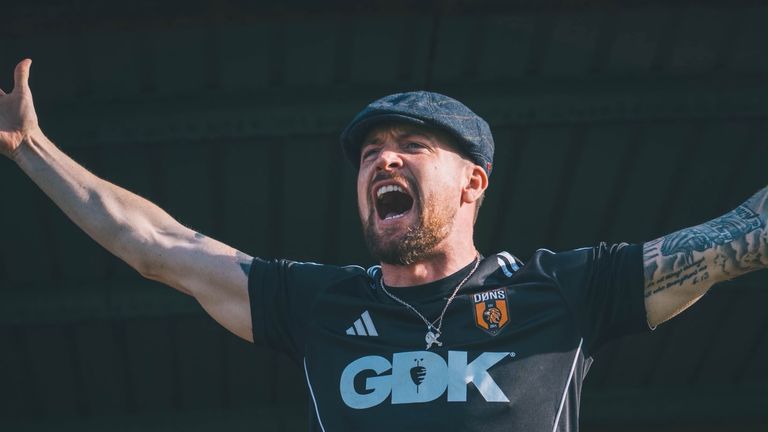 Don  Strapzy founded the SE Dons alongside friends in 2014