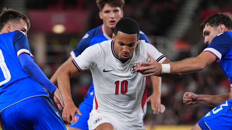England's Ethan Nwaneri (centre) battles for possession with Slovakia's Mario Sauer (left) and Filip Mielke
