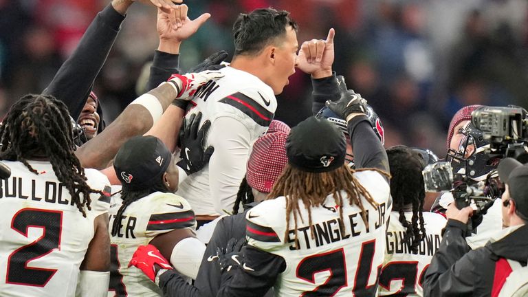 Houston Texans place kicker Ka'imi Fairbairn (15), top center, celebrates with teammates after scoring the game winning field goal during an NFL football game against Jacksonville Jaguars in London, Sunday, Oct. 18, 2026. (AP Photo/Kin Cheung)