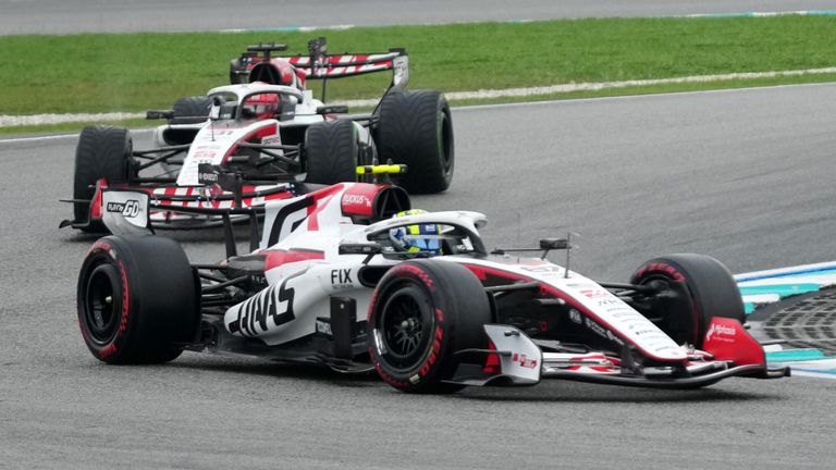 October 4, 2026, Sepang International Circuit, Kuala Lumpur, 2026 Formula 1 Gulf Air Bahrain Grand Prix, Oliver Bearman (GBR), TGR Haas F1 Team, Esteban Ocon (FRA) Photo by: Hasan Bratic/picture-alliance/dpa/AP Images