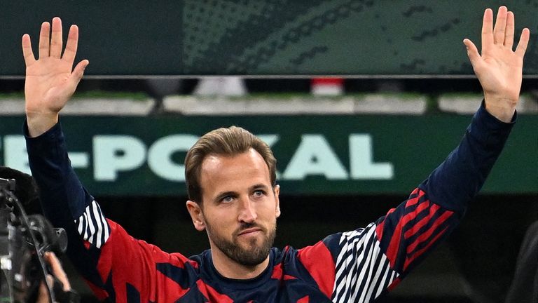 28 October 2026, Bavaria, Munich: Soccer, Men: DFB Cup, Bayern Munich vs. 1. FC Magdeburg, Second Round, Allianz Arena; Harry Kane (Bayern Munich) waves to the fans before the game begins. On October 26, 2026, Kane was named "Player of the Year" at the Ballon d'Or ceremony held at the London Palladium Theater. Photo by: Sven Hoppe/picture-alliance/dpa/AP Images