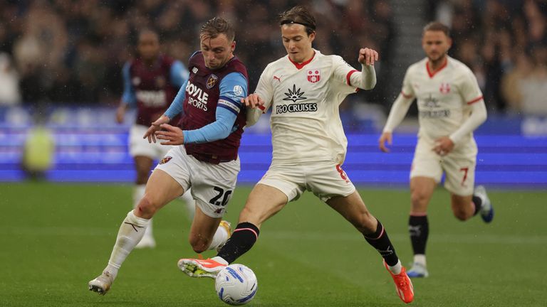 Jarrod Bowen and Caspar Jander battle for the ball a the London Stadium