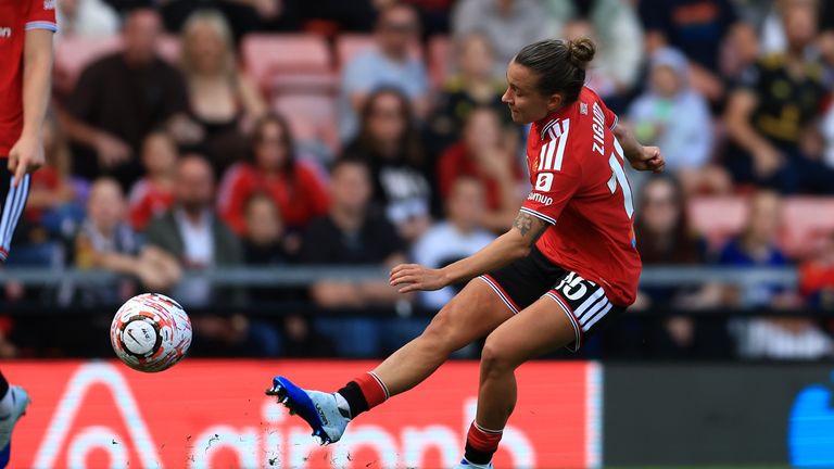 Julia Zigiotti scored an audacious early chip from Khiara Keating's error to give Man Utd the lead over Liverpool