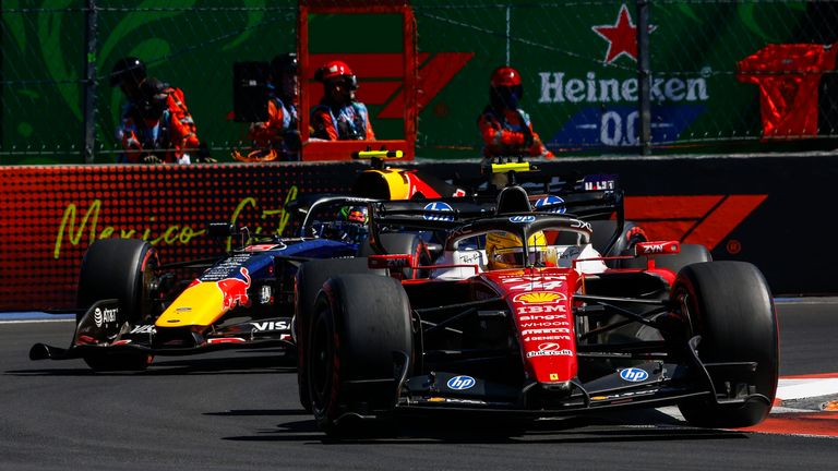 Mexico City, Mexico: F1 GP De La Ciudad de Mexico, 44 HAMILTON Lewis (gbr), Scuderia Ferrari SF-26, action, 06 HADJAR Isack (fra), Red Bull Racing Ford RB22, action Photo by: Juergen Tap/picture-alliance/dpa/AP Images