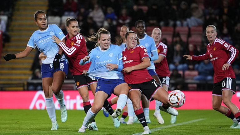 Man Utd and Man City battle to 1-1 draw