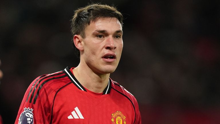 Man Utd midfielder Manuel Ugarte