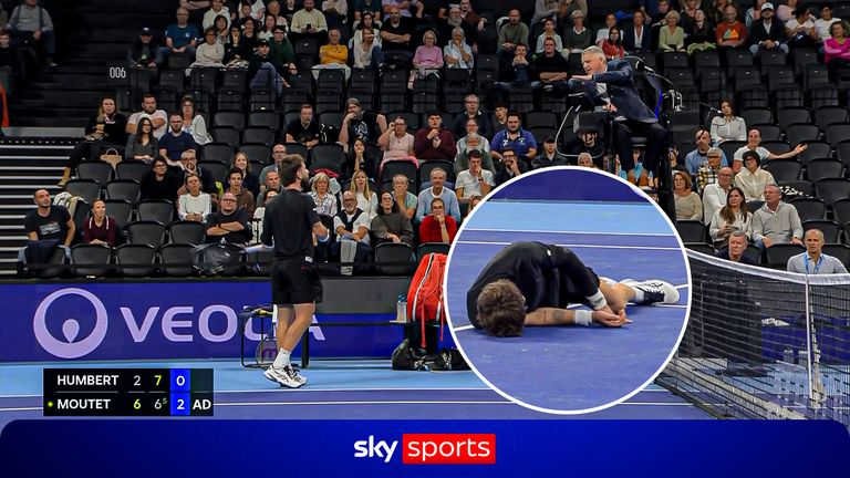 Corentin Moutet gets cramp 