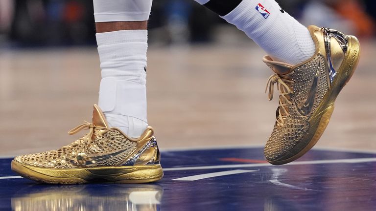 Jalen Brunson wore gold shoes to commemorate the Knicks' first title in 53 years