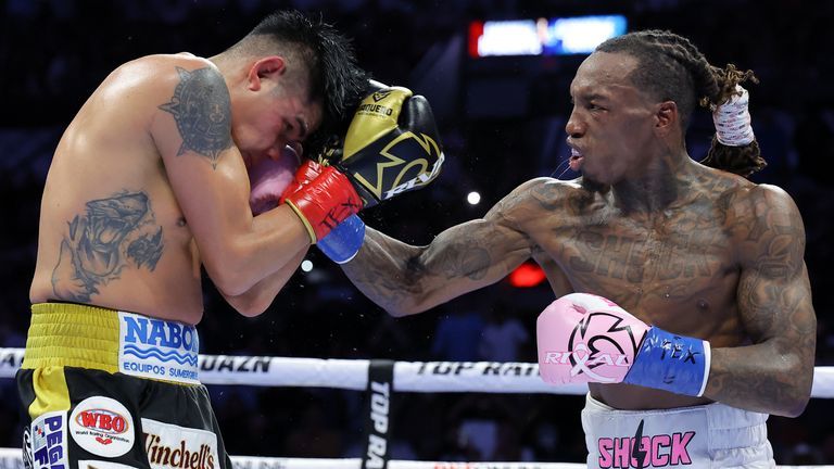 O'Shaquie Foster overcame Emanuel Navarrete by unanimous decision.