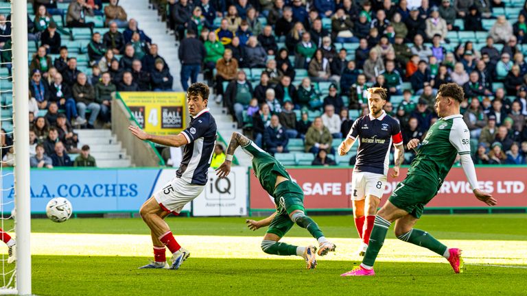 Hibernian's Owen Elding scored to make it 2-1