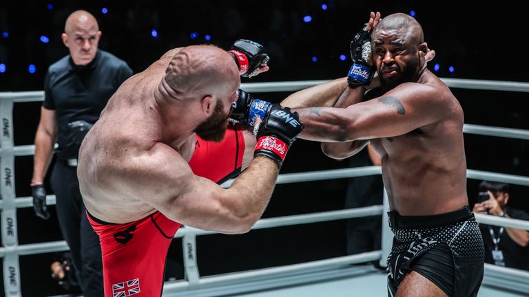 Elliott finished Regan Upshaw with a stunningly fast knockout