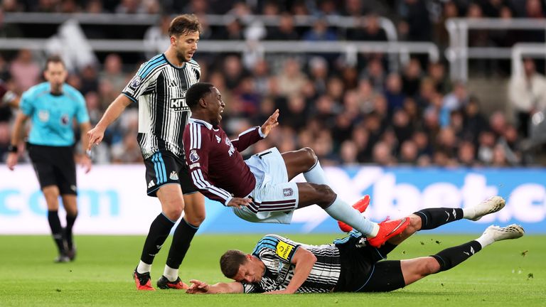 Nicolas Jackson is fouled by Sven Botman
