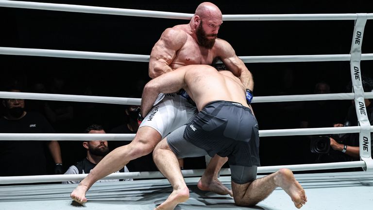 A victory could have given Elliott the chance to contest for the vacant ONE Heavyweight MMA World Championship (Credit: ONE Championship)