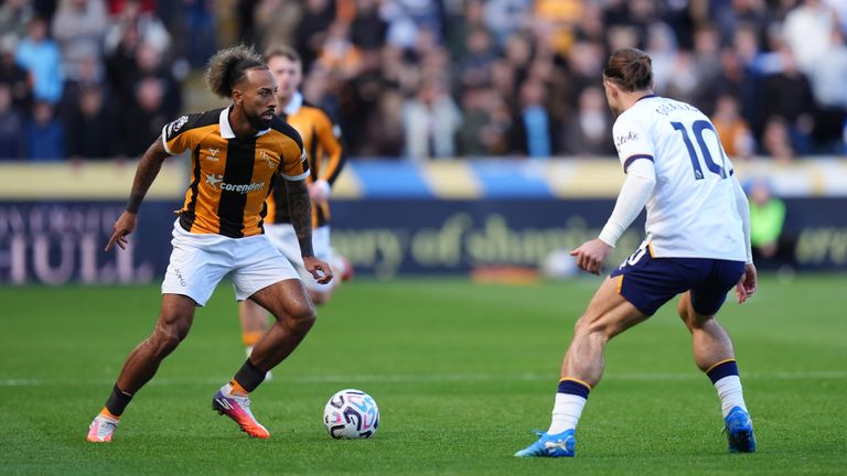 Hull City's Sorba Thomas takes on Everton's Jack Grealish