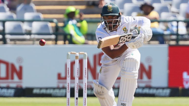 Temba Bavuma dug in for South Africa before he was dismissed late by Nathan Lyon 